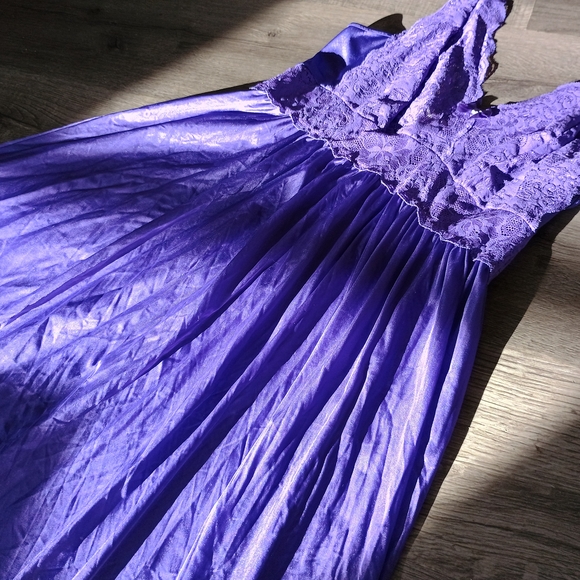 GoRGeOuS, early 1980s, 2 piece royal purple full-length Shadowline peignoir - Picture 4 of 14